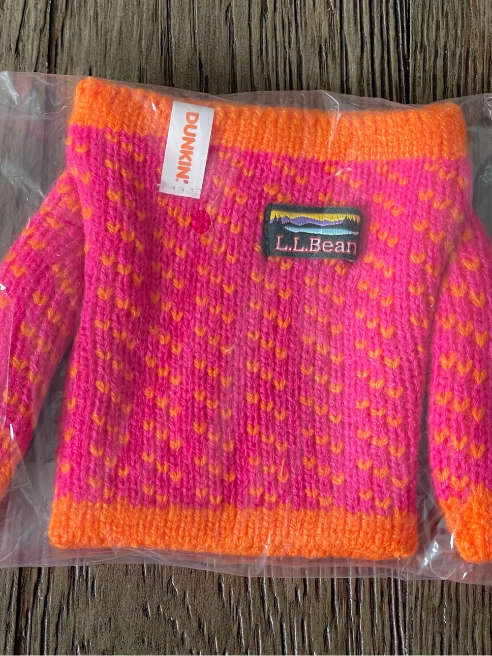 LL Bean Dunkin collab knit coffee sweater sleeve New